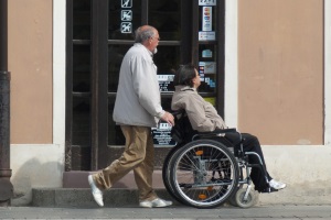 Accedere alle misure di sostegno per disabili e anziani